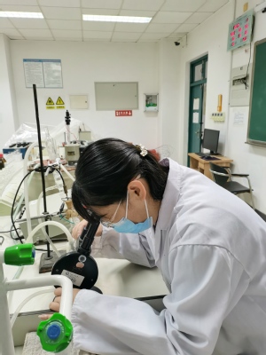 工作中-理学院化学实验中心 王一蕾